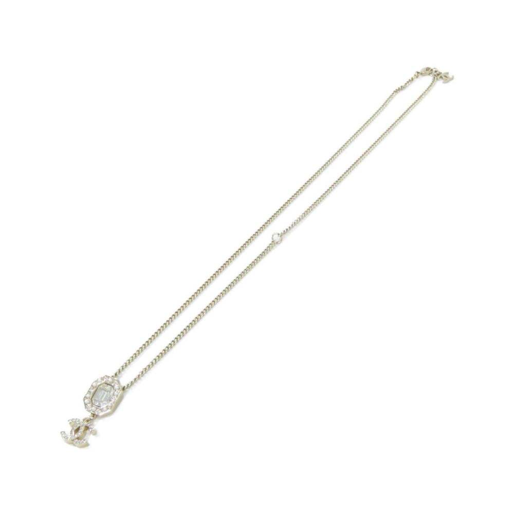CHANEL Authentic White Necklace - Picture 2 of 5